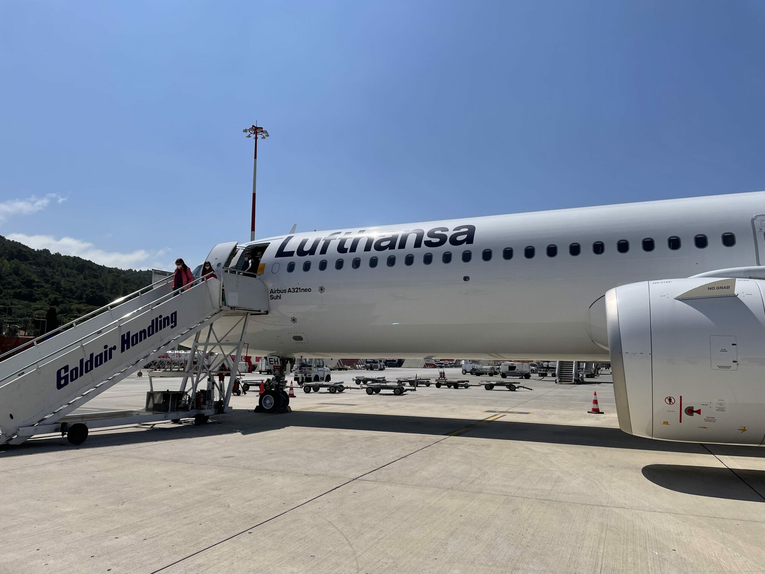 Bild von einem, Lufthansa Flieger in Rhodos am Flughafen